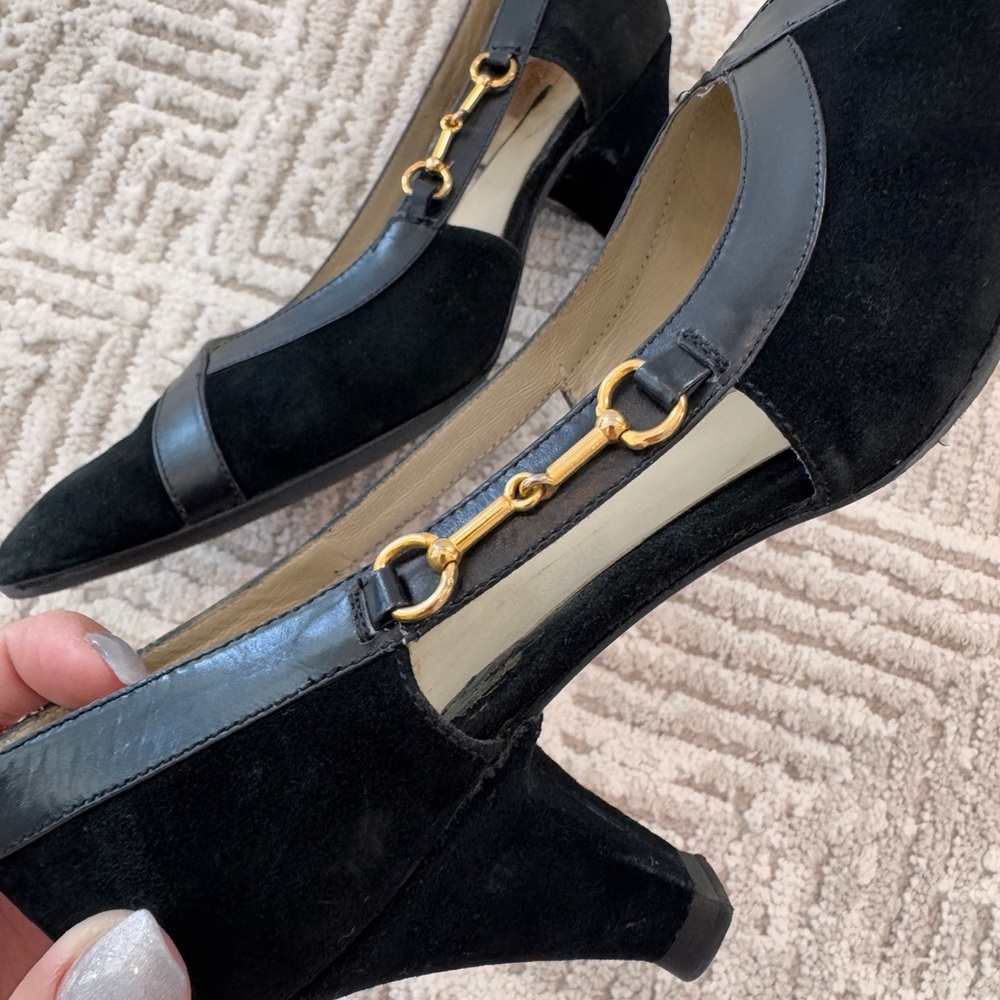 Authentic Vintage Gucci Suede black heel pumps.‎ - Picture 6 of 9